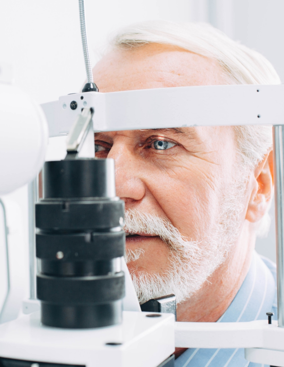 Mann bei der Sehanalyse