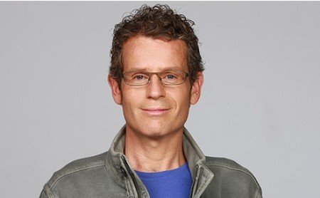 Mann mit rechteckiger Gesichtsform mit passender Brille