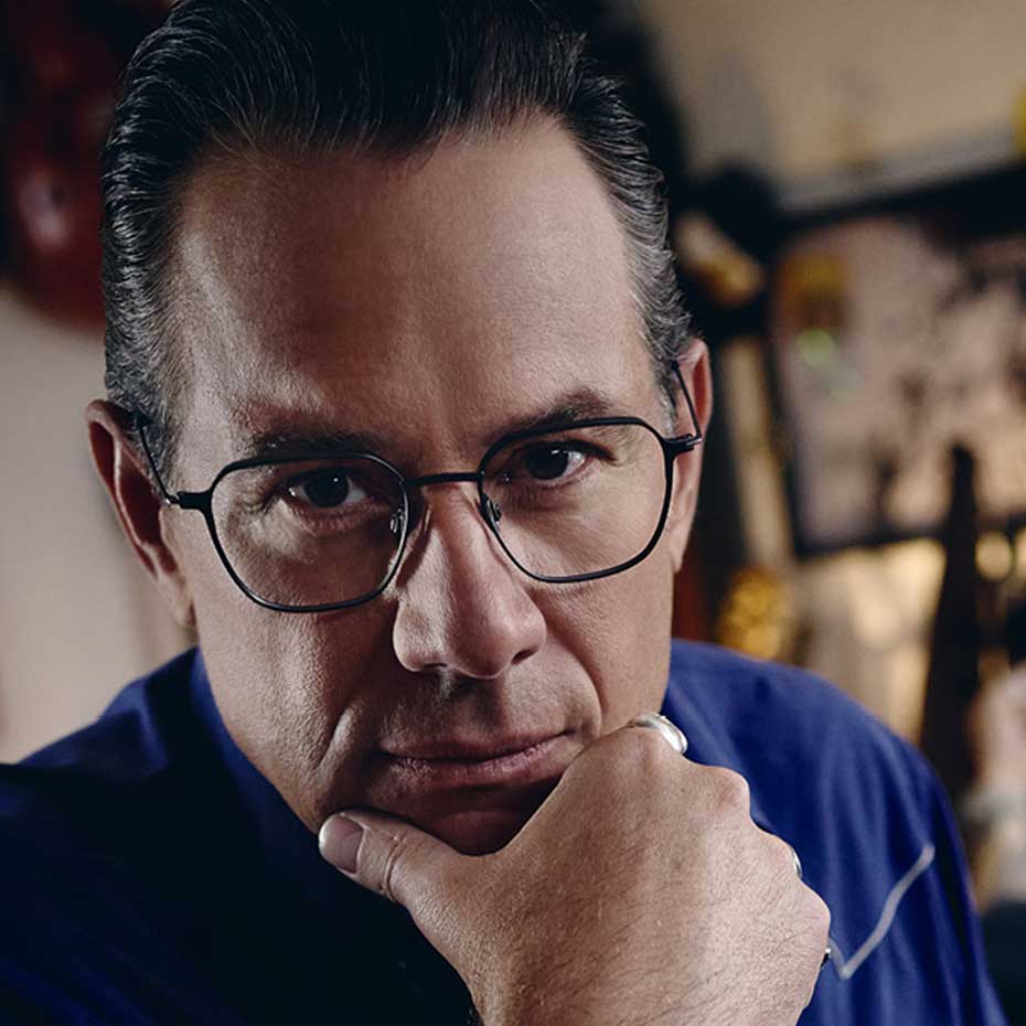 Mann mit einer Brille von Titanflex