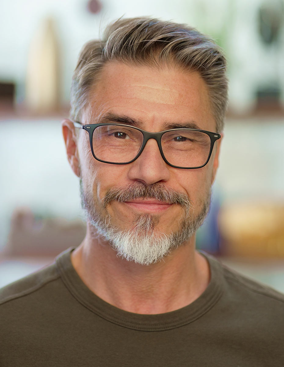 optikzentrum_berlin_gesichstform_trapezfoermig Mann mit trapezförmiger Gesichtsform